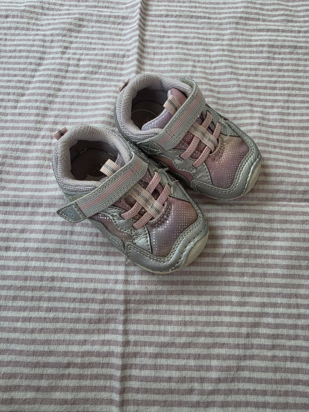 Stride Rite Soft Motion Kylo Sneakers Silver/Pink Baby 4M